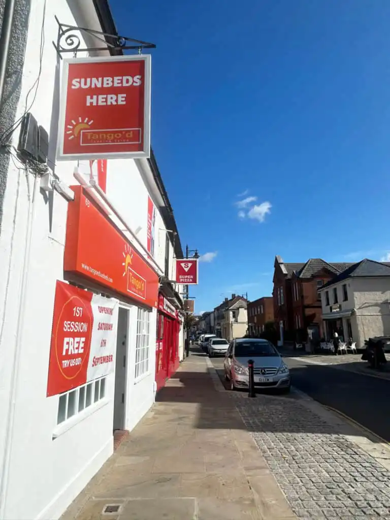 Tangoed sunbeds front side